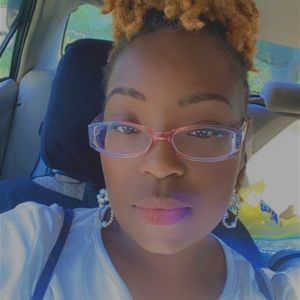 Meet your Posher, Deanna